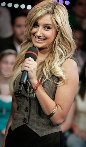 070312_ashleytisdale_vmed_4pwidec.jpg
